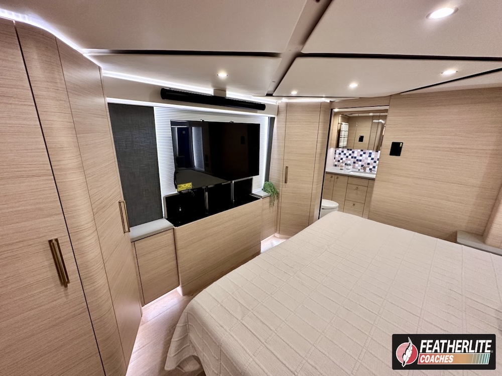 2026 Prevost Featherlite H3-45 For Sale